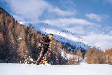 CIASPOLE IN NOTTURNA IN VALSUGANA & LAGORAI Per trascorrere una splendida giornata sulla neve con le ciaspole affidati ad un esperto che saprà guidarti in sicurezza, raccontandoti le bellezze delle