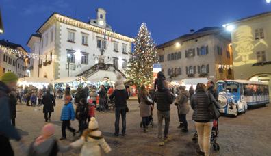 Mercatino di Natale dei Canopi Pergine Valsugana Pergine Valsugana dal 9 novembre al 31 gennaio 2019 celebrerà la decima edizione del Mercatino dei Canopi, ridando vita ai personaggi del passato che