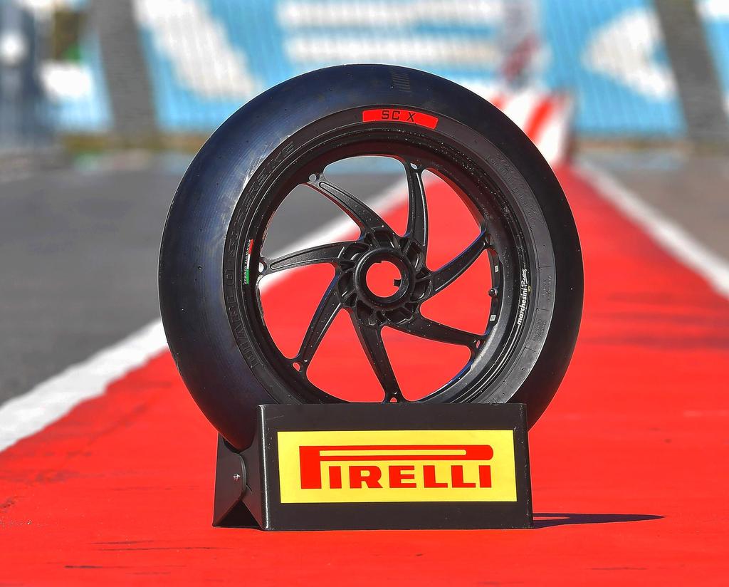 Pirelli presenta la nuova gamma Diablo 2019 in mescola per utilizzo in pista Date : 6 febbraio 2019 Pirelli, a completamento di un intenso e costante lavoro di sviluppo iniziato nel 2017 e proseguito