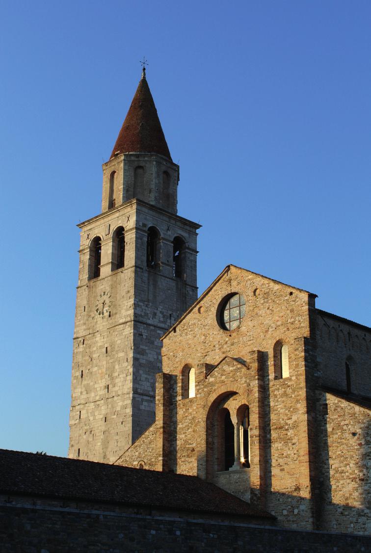 A sinistra la Basilica di