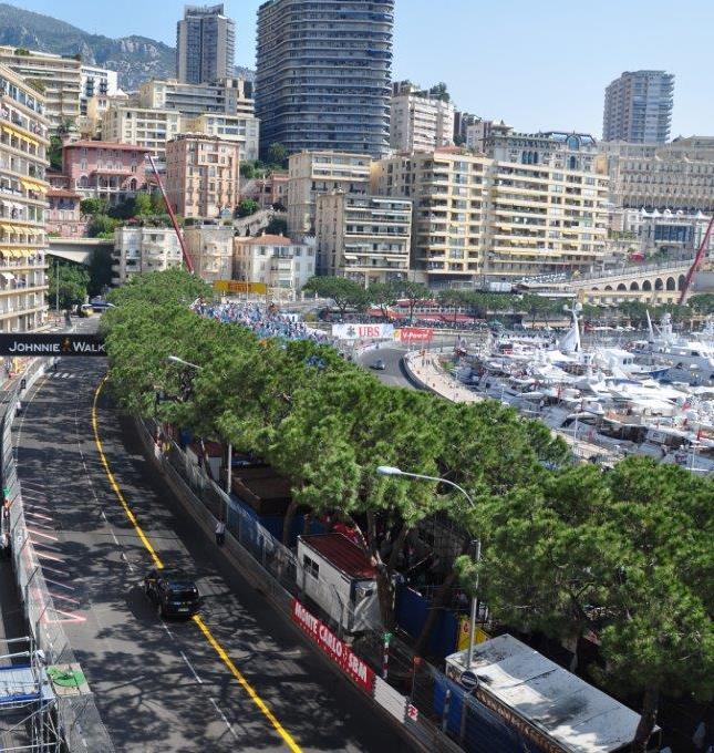 R ESIDENZA h e ra c l e s La nostra terrazza "Silver" si trova al 4 piano dell'edificio Heracles.