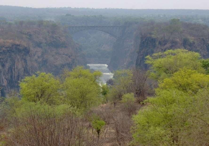 ITINERARIO DI VIAGGIO GIORNO 1 ITALIA / VICTORIA FALLS Partenza con volo di linea per Victoria Falls. Pernottamento a bordo.