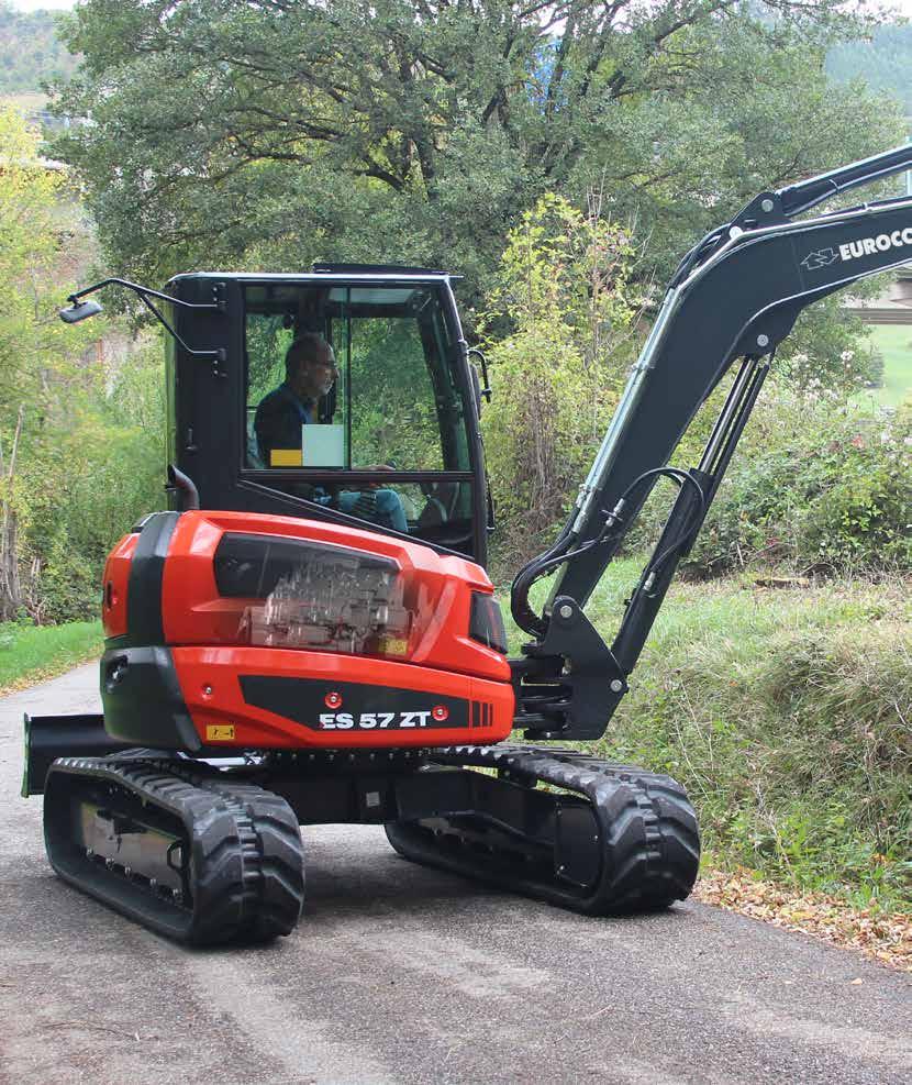 2 Tutti e tre i modelli (ES 50 ZT, ES 57 ZT girosagoma e ES 60 TR braccio triplice short round) sono equipaggiati con motore termico laterale: questo permette di aumentare