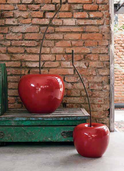 Q244X190 Lucido / Glazed Q244/1X190 Opaco / Matt Lampada a sospensione con supporto in metallo, ciliegia in ceramica rossa o bordeaux. Hanging lamp with metal stand,red or bordeaux ceramic cherry.