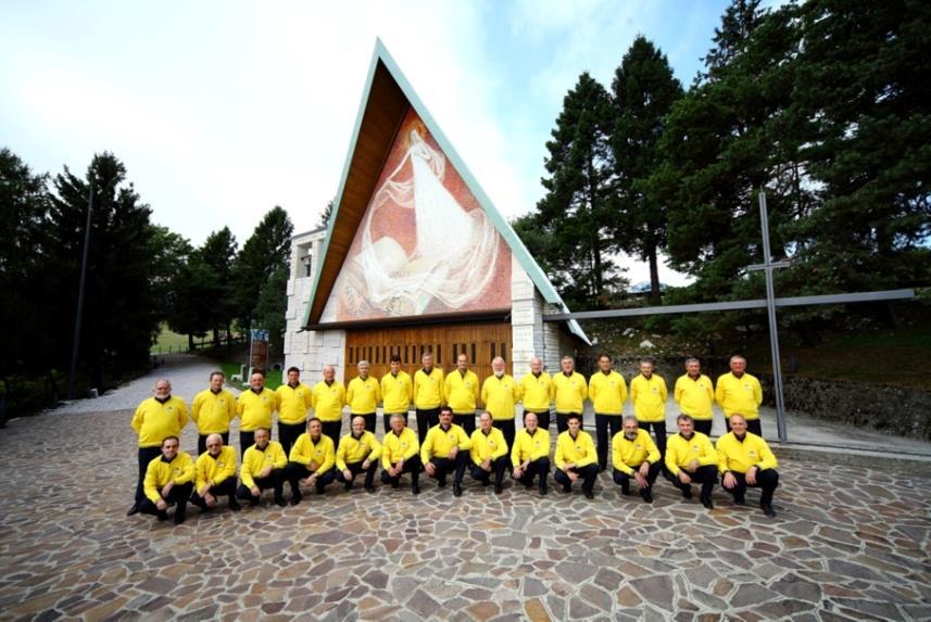 Coro Valcavasia Cavaso del Tomba (Treviso) Il coro Valcavasia è un coro maschile composto da circa una trentina di coristi provenienti dall intera area della pedemontana del Grappa.