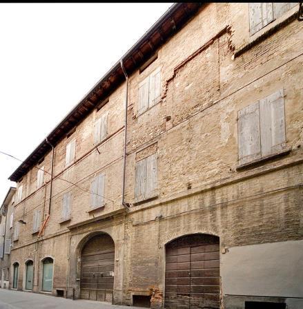 Palazzo del Carbone Edificio riqualificato Vecchio edificio Palazzo del Carbone è situato in centro