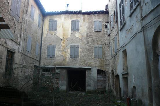 INIZIALMENTE L edificio era costituito da un piano interrato, un piano terra, un piano nobile o