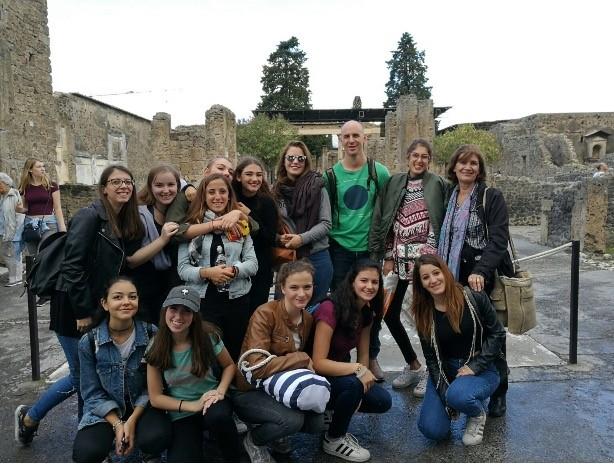 Giovedì, ormai al termine del nostro scambio culturale, tutti i partecipanti si sono recati a Pompei, accompagnati dalla professoressa Gervasi.