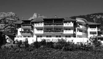 Dal 25 al 30 luglio 2019: pensione completa presso l Hotel Ciasa Antines - 4 stelle. La Villa è situata a m 1483 di altitudine allo sbocco della Valle di San Cassiano.