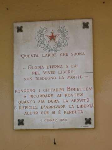 Ai Caduti per la Libertà Si tratta di una lapide di marmo bianco, con epigrafe di colore verde, sormontata da una stella rossa. La lapide è stata scoperta il 6 gennaio 1950.