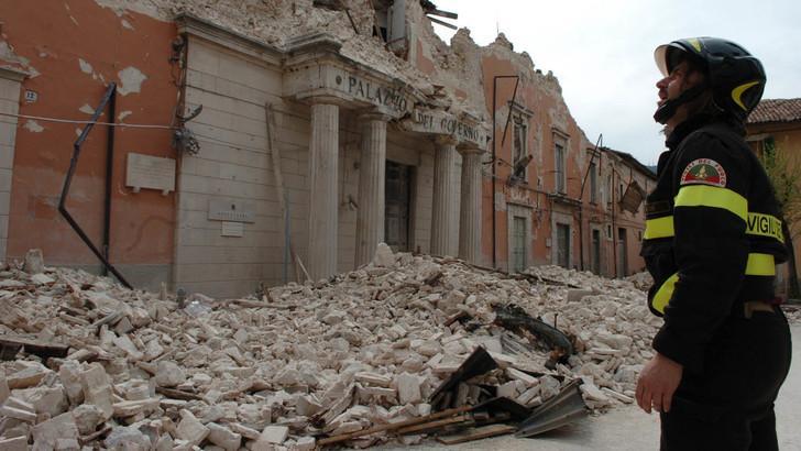 I crolli più gravi riguardano il campanile della chiesa di San Bernardino, come da fonte del Mibac ( Ministero per i Beni e le Attività Culturali).