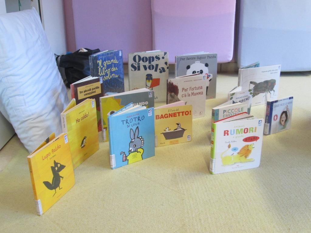 Uno o più incontri con i bambini dell asilo nido per far scoprire il piacere di ascoltare, guardare e toccare i libri della biblioteca: un occasione che resterà nella memoria