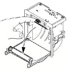 SOSTITUZIONE ROTOLO CARTA Per effettuare il cambio del rotolo carta : 1 Aprire il coperchio della stampante come indicato (figura 1) pulsante 2/3 Figura 1 Figura 2 2