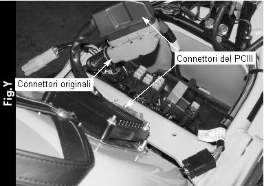 11) Collegare il connettore grigio del PCIII alla centralina originale, ed il connettore nero al cablaggio