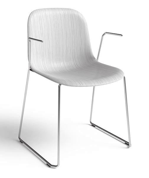 MNI PLSTIC R-SL DESIGN: WELLINGLUDWIK 004 Descrizione: sedia con braccioli con fusto a slitta in acciaio cromato o verniciato e scocca in multistrato 3D.