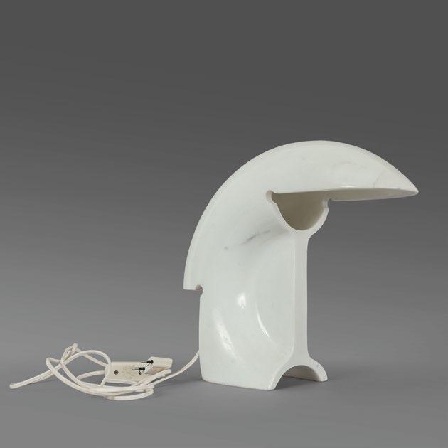 3098 TOBIA SCARPA Una lampada da tavolo 'Biagio' per FLOS, 1968. Marmo di Carrara. Etichetta della manifattura. Altezza cm 35. A 'Biagio' table lamp manufactured by FLOS, 1968.