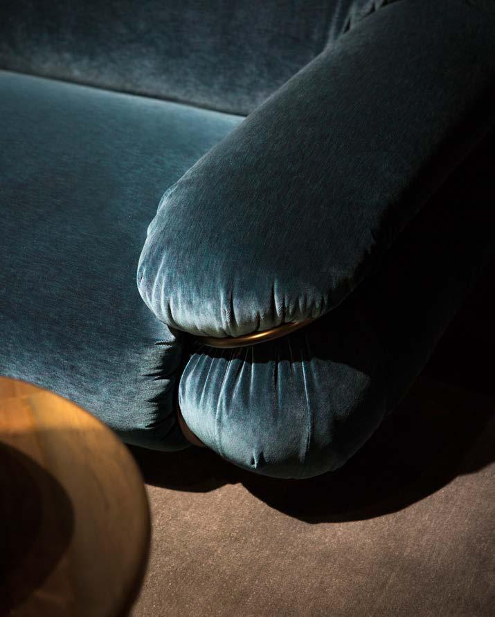18 Sesann (cat. Sofa) designed by Gianfranco Frattini (1970/2015).