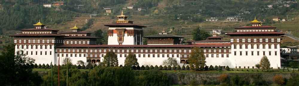 e un ora circa), la capitale del Bhutan che si trova a 2.320 metri di altitudine.
