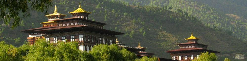 Nel pomeriggio ci si reca a visitare le rovine del Drugyel Dzong, situate ad una quindicina di chilometri da Paro, proprio nel punto dove l antica via proveniente dal Tibet attraversa, nella zona più