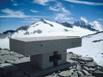 ORARI SANTE MESSE NEL DECANATO Sabato e vigilie (Sante Messe di valore festivo) 18.00 Madonna di Campiglio Pinzolo Massimeno 19.15 Campo Carlo Magno (dal 12 luglio) 20.