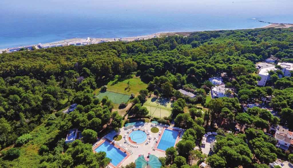 Campoverde Club Village Puglia San Cataldo 1 bambino in Mono* 3 / 14 anni 3 letto in Mono 4 letto in Mono 23/06-30/06 385 Gratis -40% -50% Quote settimanali per persona in Pensione Completa + Bevande.