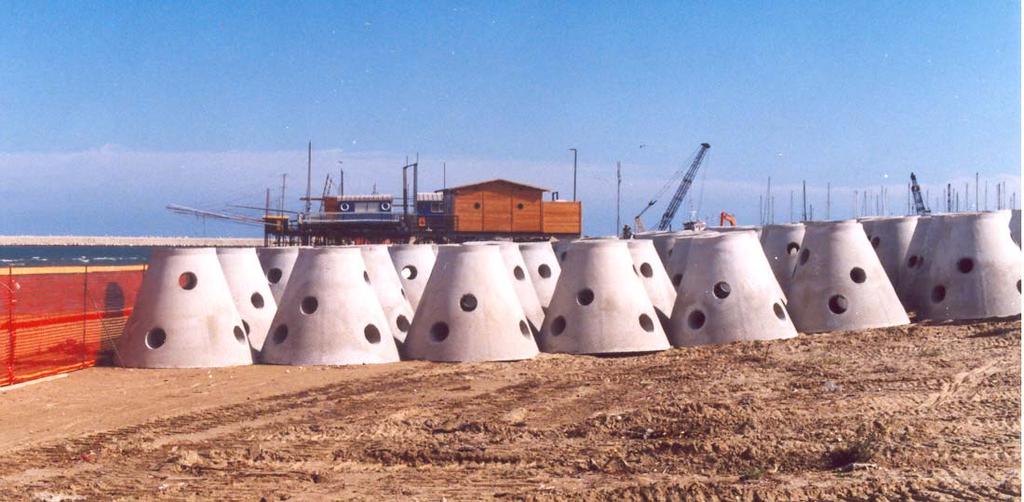 state depositate sulla spiaggia in prossimità del