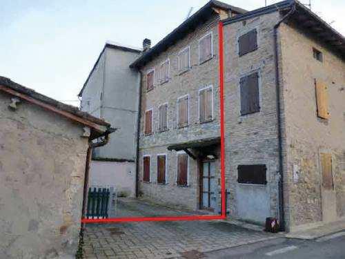 Massimiliano Cantarelli Loc. Cozzano, Via Cacchioli, 7 e Strada Borra di Croce - LANGHIRANO Lotto 1 - Fabbricato di civile abitazione di mq.