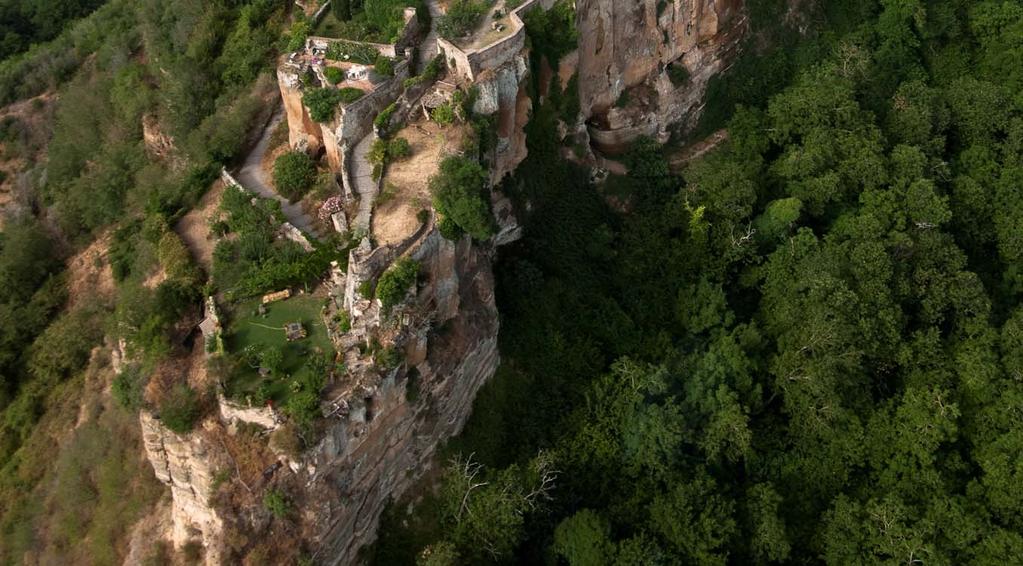 Un paesaggio vivente: questo è Civita di Bagnoregio.