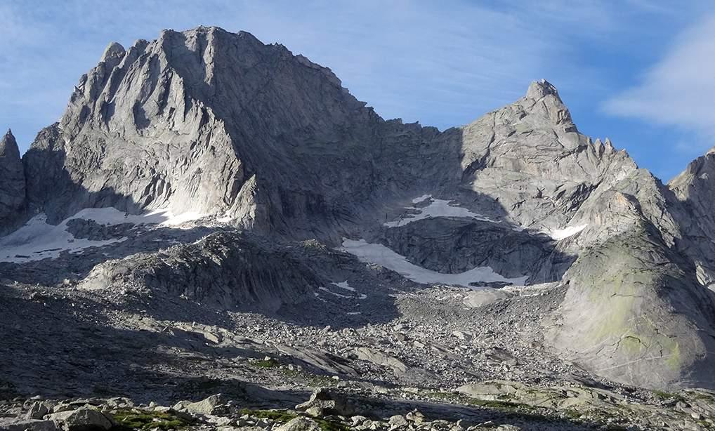 qualche chiodo per emergenza LOCALITÀ DI PARTENZA: Bagni di Masino (SO) QUOTA PARTENZA - ARRIVO: 1172-3308 m ROCCIA: Granito, eccellente PUNTI D APPOGGIO: Rifugio Giannetti, Bivacco