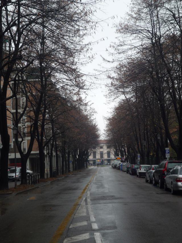 Zona stazione Zona diversa da molte altre perché nata in buona parte a ridosso del centro storico negli anni 70 con una edilizia sicuramente non popolare.