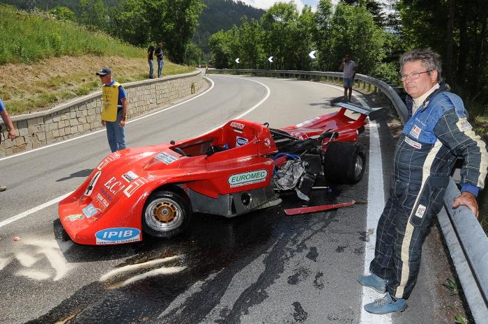 Brutto incidente per Giuliano Peroni su Osella PA10 nelle prove del sabato, pare abbia perso il controllo della vettura andando a picchiare contro uno spigolo di un muretto.