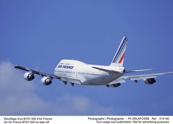 310 tonn e 12 T peso di un Boeing 747-300 a pieno carico 6 PF da 400