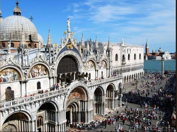 Basilica di San Marco, Venezia Fondata durante le invasioni barbariche dalle comunità in fuga dalla terraferma, Venezia si sviluppò autonomamente ma mantenne sempre rapporti privilegiati con Bisanzio.