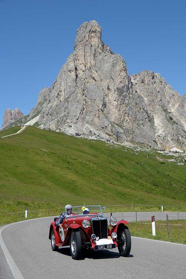 (16) Sisti Gualandi passaggi passo Giau 30ma Stella Alpina 2015 1947-2017: Settant anni di storia raccontano l evoluzione di una gara leggendaria che ci piace ricordare con le parole di Piero