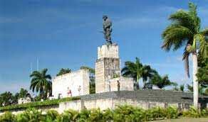 Dopo pranzo visita panoramica di Santa Clara e sosta al Mausoleo del CHE. Proseguimento per Trinidad e sistemazione in hotel.