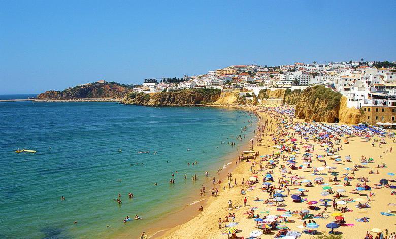 Il caso dell Algarve Area molto dipendente dal turismo, apprezzata per il suo