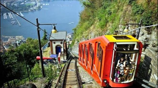 LA FUNICOLARE DI BRUNATE E COMO Ore.: Ritrovo dei partecipanti e partenza in bus GT. Ore 10.00: Arrivo a Como. Incontro con la guida e successivo trasferimento in funicolare a Brunate.