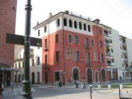 La sede dei nostri convegni a Torino La Casa del Pingone è nel cuore di Torino, in Via Basilica 13, di fronte all NH Hotel Santo Stefano e a 50 metri