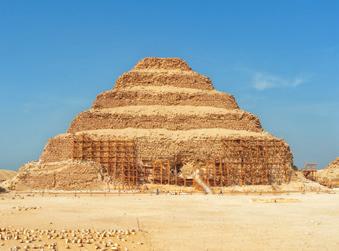 Sorge a Saqqara, una località vicino all antica città di Menfi.