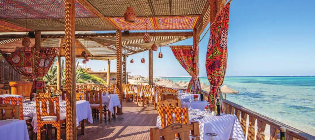 Egitto MARSA ALAM Veraclub Emerald Lagoon LA SPIAGGIA Di sabbia corallina, lunga quasi 4 km, leggermente digradante, con terrazzamenti, di fronte a una vasta e variopinta laguna ricca di pinnacoli di