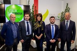 Data 25 marzo 2019 FIERA DI AREZZO, INCONTRO FAR CONOSCERE L ENERGIA CHE NASCE DAL LEGNO: IL PROGETTO L ITALIA CHE RINNOVA Questi e altri quesiti sono stati trattati all incontro promosso da