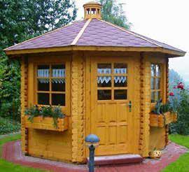 Questa casetta può essere fornita con tavoli e panche in legno, e le finestre possono essere Standard o Grandi.