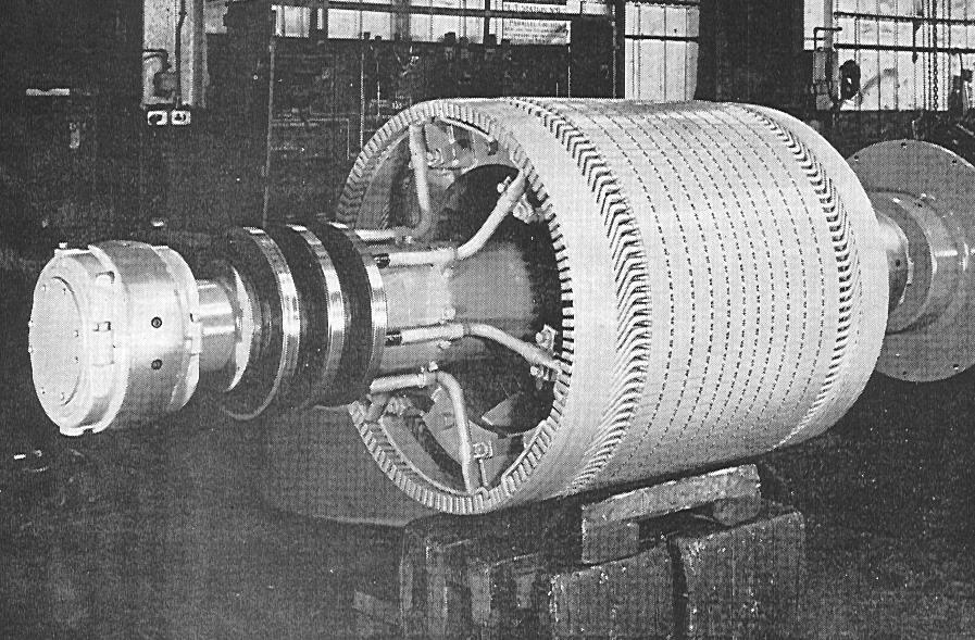 Nei motori aincroni con rotore avvolto (prevalentemente utilizzati nelle macchine di media e di grande potenza), nelle cave di rotore è alloggiato un avvolgimento avente lo teo pao polare dell