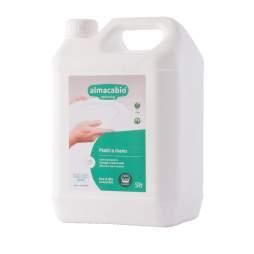 Piatti a mano 5L - A15047 Grazie alla sua formula super concentrata, con una minima quantità di detergente per piatti a mano si possono lavare le stoviglie in modo efficace e senza sforzo.