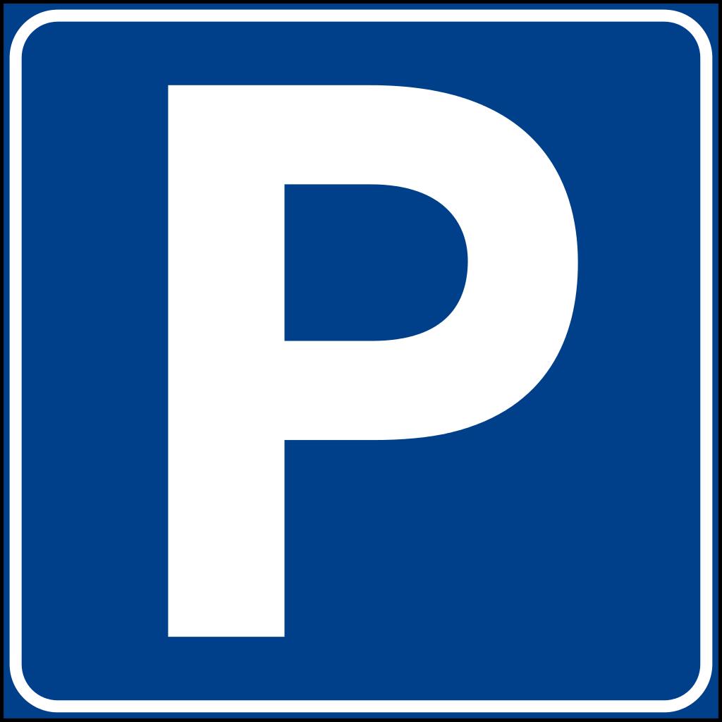 IN AUTO: ampio parcheggio a