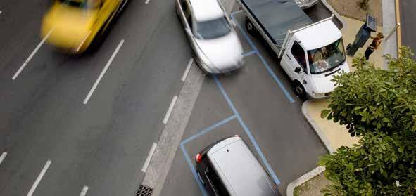 P PARCOMETRI, ZTL, SEMAFORI PARCOMETRI SEMAFORI E ALTRI IMPIANTI L'accessibilità al sistema di parcheggi a raso è garantita dalla presenza di strisce blu e parcometri, dislocati sull'area urbana per