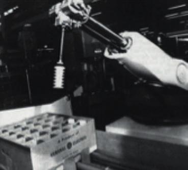 BIN PICKING E ROBOT, DAGLI ALBORI ALLA MATURITÀ 1970 nasce il primo robot industriale idraulico Unimation che raggiunge a comando qualsiasi posizione