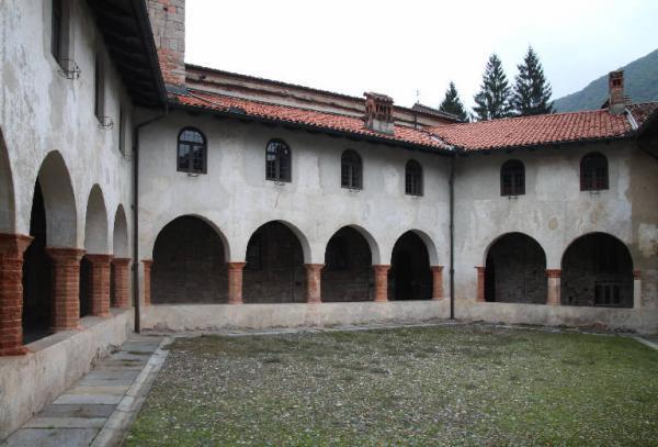 Chiostro della Badia di S. Gemolo Valganna (VA) Link risorsa: http://www.lombardiabeniculturali.