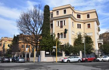 Villa Paolina tra largo XXI Aprile e Via Carlo Fea, sulla sinistra di Villa Paolina