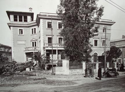 Foto 4- l edificio subito dopo il bombardamento Il